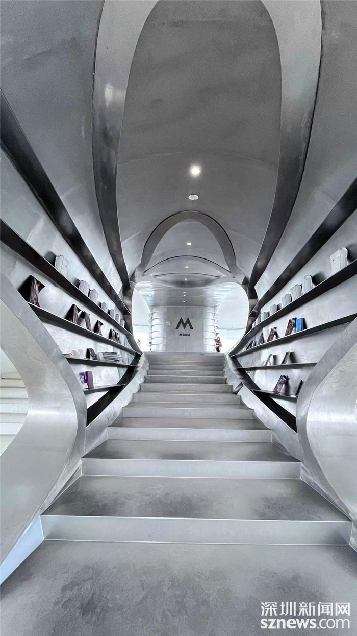 光影与建筑巧妙结合，让每个瞬间都有不同的风格。杨杰龙 摄