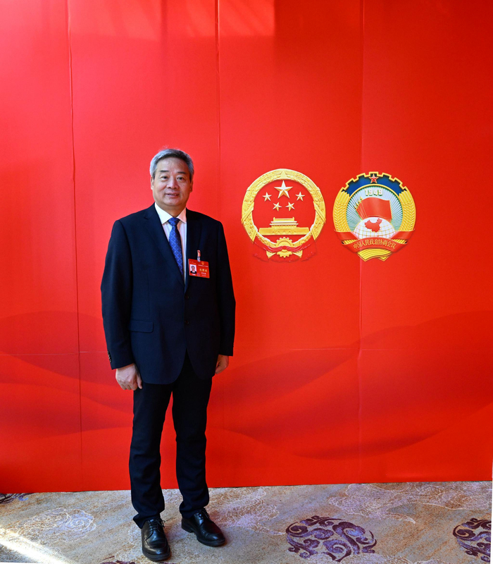 图为全国人大代表、河南省汝州市金庚康复医院院长宋兆普