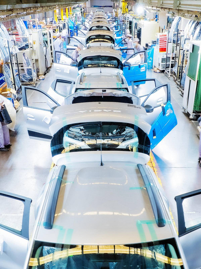 2023年9月15日，位于十堰经济技术开发区的易捷特新能源汽车有限公司车间里一派繁忙。（视界网 刘爱理 摄）