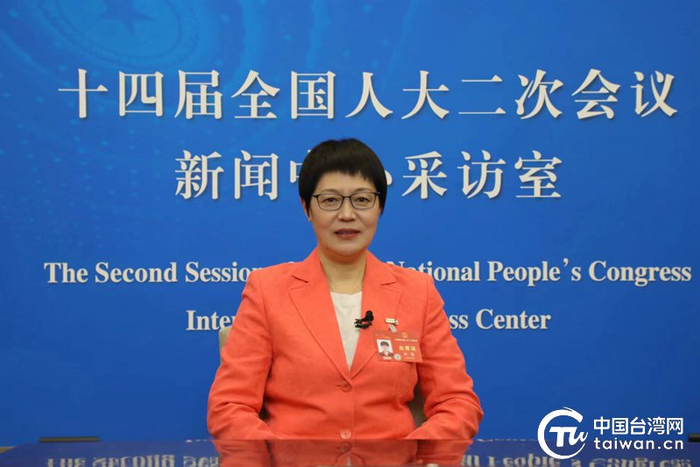 资料图：十四届全国人大二次会议期间，林青在台湾省代表团驻地的新闻中心采访室接受媒体联访。（中国台湾网 发）