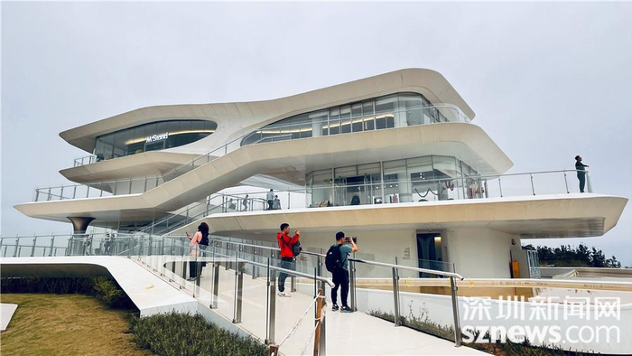 深圳新闻网2024年3月9日讯（记者 李晓蕾）在深圳盐田有这么一个地方，与其说它是一个图书馆，不如说它是个景点。杨杰龙 摄