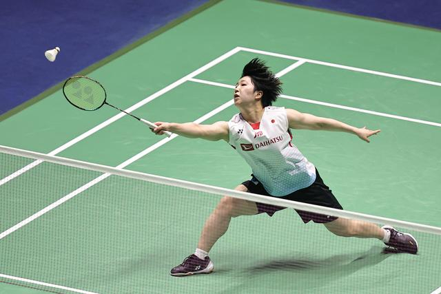 3月10日，山口茜在比赛中回球。 新华社发（奥雷利安·莫里萨尔摄）