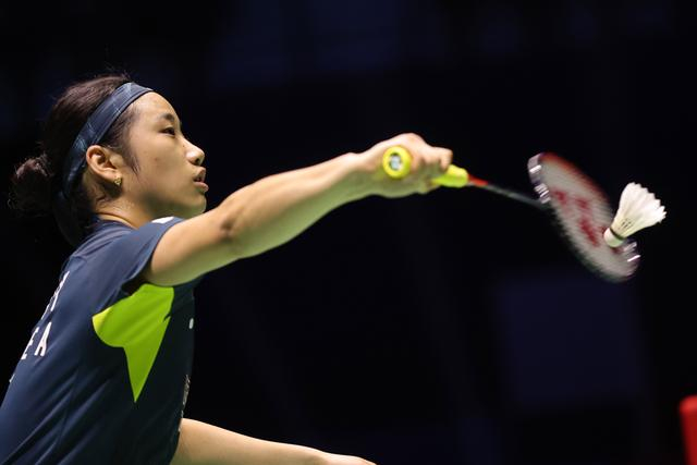 3月10日，安洗莹在比赛中回球。 新华社发（奥雷利安·莫里萨尔摄）