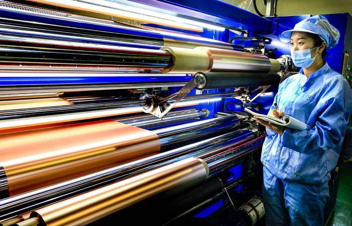 电子铜箔生产忙。高凌君摄