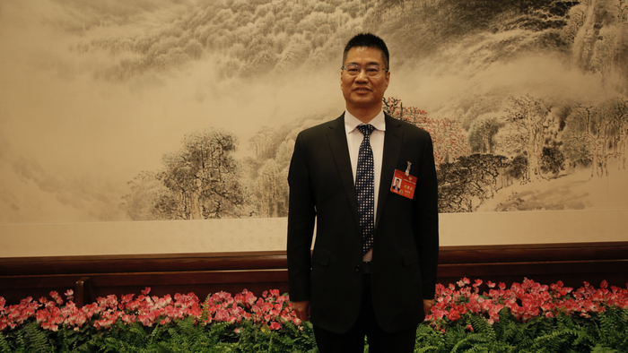 　　全国政协委员，中国科学院理化技术研究所研究员、民进中国科学院基层委员会主委张振涛