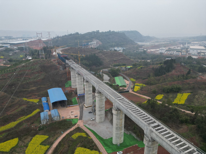 在建中的向家坝灌区工程大地湾渡槽。