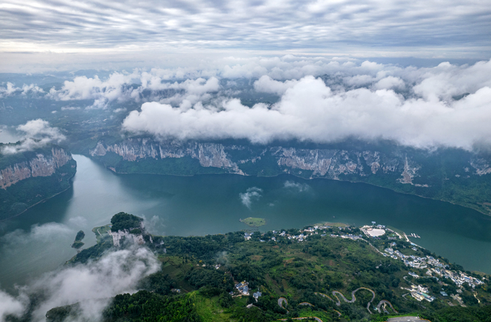贵州省黔西市乌江源百里画廊东风湖景区雾景 史开心 摄