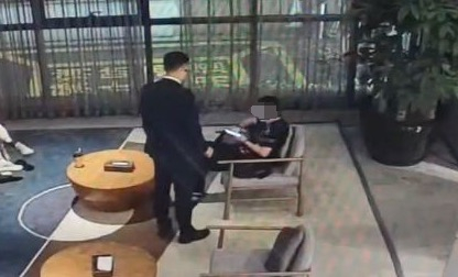 男子拒绝结账。上海普陀警方 供图