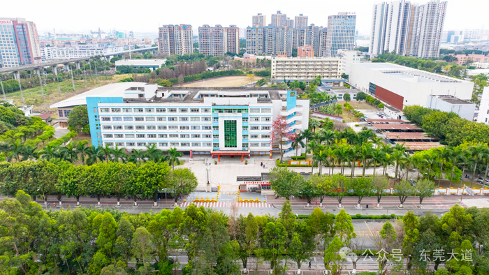 ▲洪梅中学现有校舍或许全部拆除（资料图）