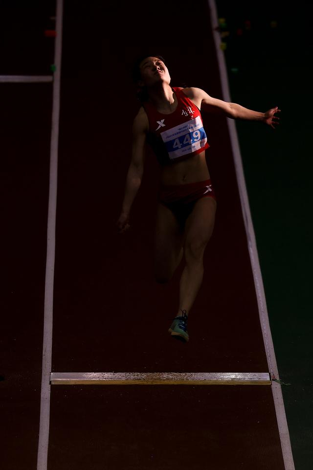 3月12日，吉林选手郭思佳在女子跳远A组决赛中。她以6米31的成绩获得冠军。新华社记者 廖宇杰 摄