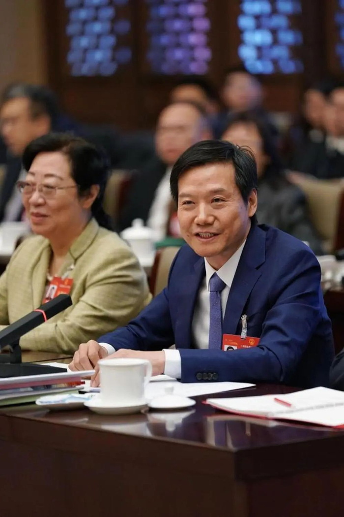 ▲两会现场的雷军