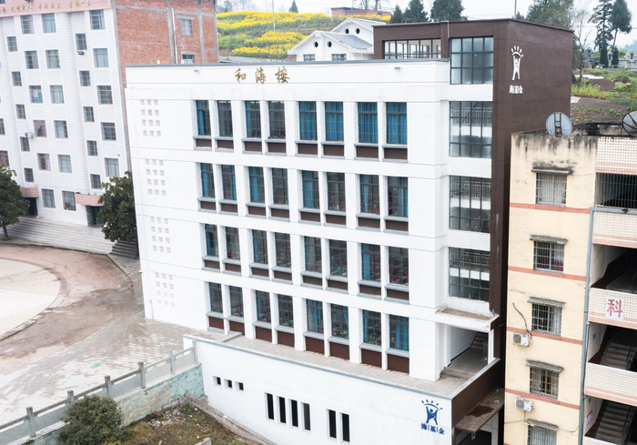 新建成的“和海楼”。舟山市定海区驻宣汉工作队供图