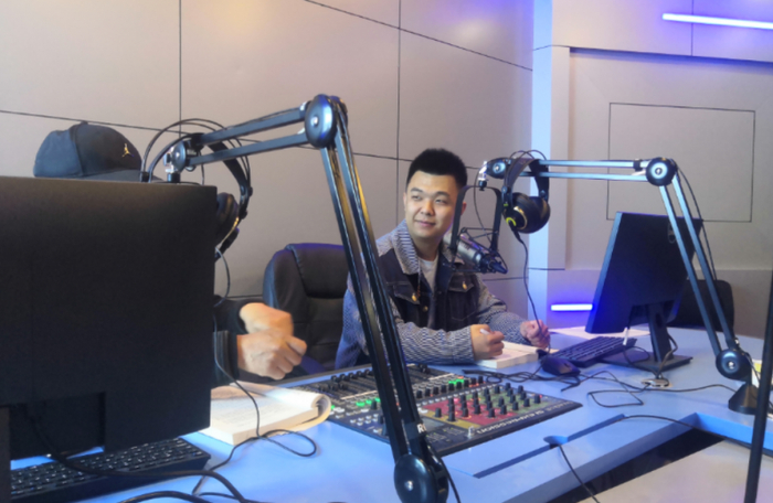 刘振龙在录节目