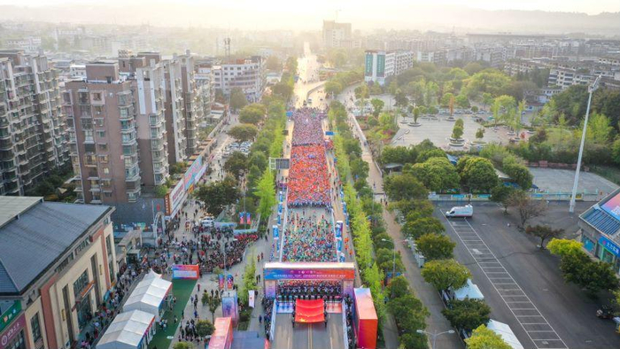 ▲2023江油马拉松现场 主办方供图