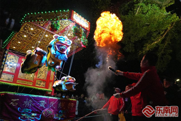 现场霍童线狮表演。褚子强 摄