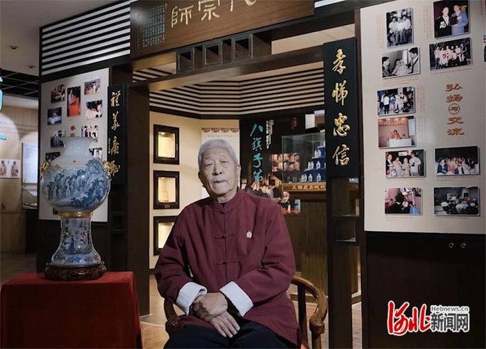 中国工艺美术大师、冀派内画创始人王习三。图片由衡水内画艺术博物馆提供