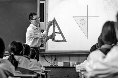 坚守三尺讲台39载的山村教师杨红军被评选为“中国网事·感动2023”十大年度网络人物。新华社发