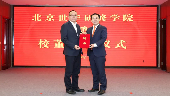 区委副书记,区长狄涛主持会议.