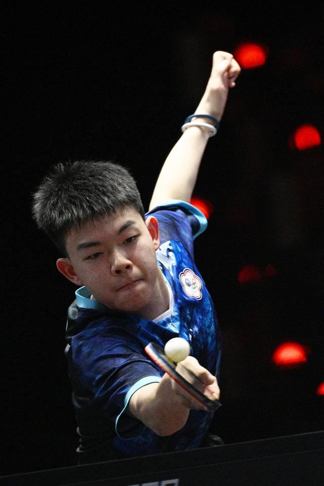 3月13日，中国台北选手高承睿在比赛中回球。新华社发（邓智炜摄）