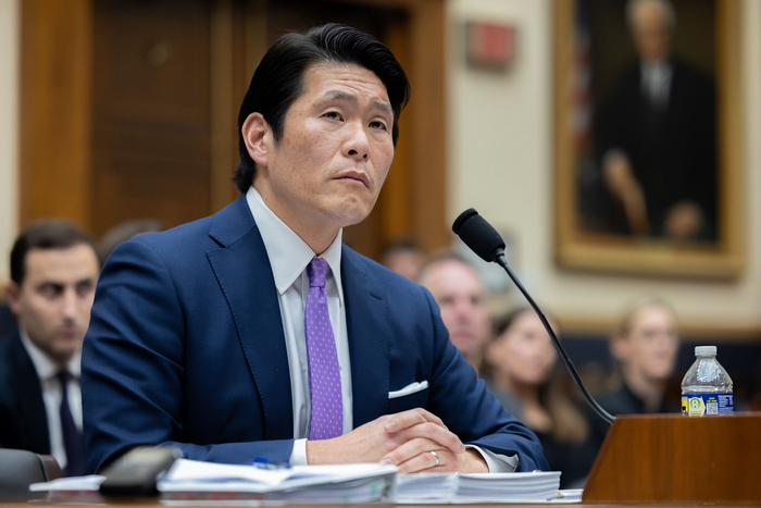 当地时间3月12日，罗伯特·赫尔出席美国众议院司法委员会听证会 图源：视觉中国