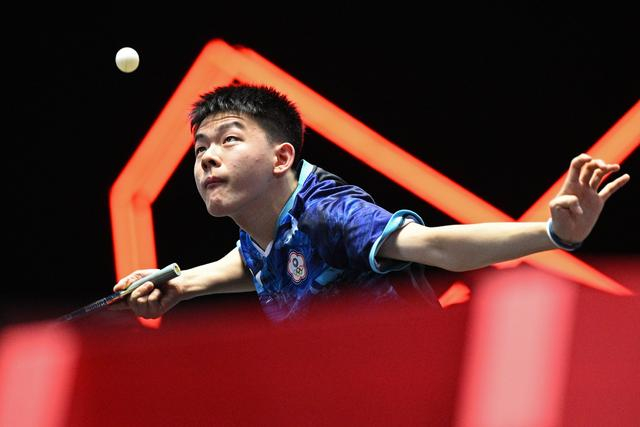 3月13日，中国台北选手高承睿在比赛中发球。新华社发（邓智炜摄）