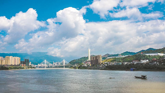 延平区闽江大桥江面上风景怡人。 牛辉 摄