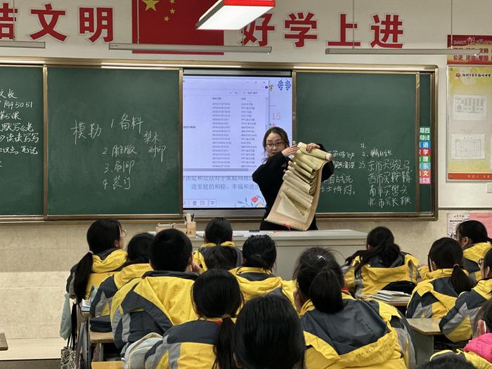 维扬中学校服图片