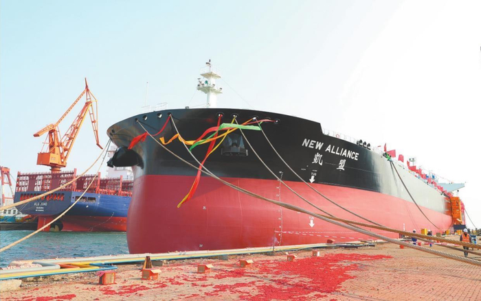 近日,由中国船舶大连造船联合中船贸易为招商轮船建造的11.