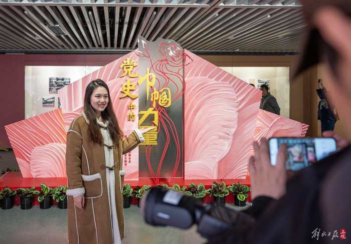 致敬百年妇女运动,展现党史中的巾帼力量_新浪新闻