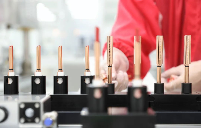 完美日记产品生产线，图源逸仙电商官网