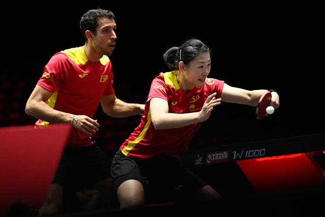 3月13日，肖瑶茜（右）/罗夫莱斯在比赛中。新华社发（邓智炜摄）