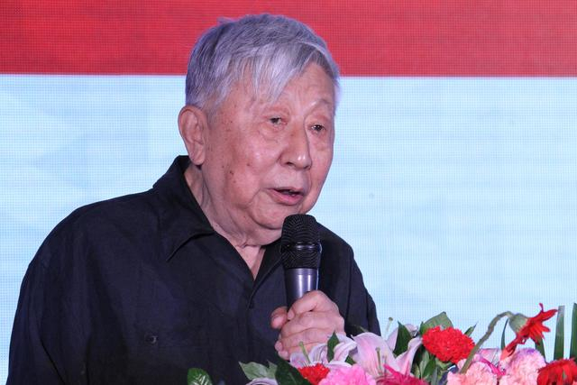 阎肃（资料图片） 图据：视觉中国