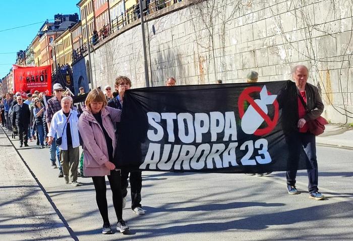 2023年4月22日，人们在瑞典斯德哥尔摩参加抗议活动。新华社发（帕特里克·埃克斯特兰德摄）