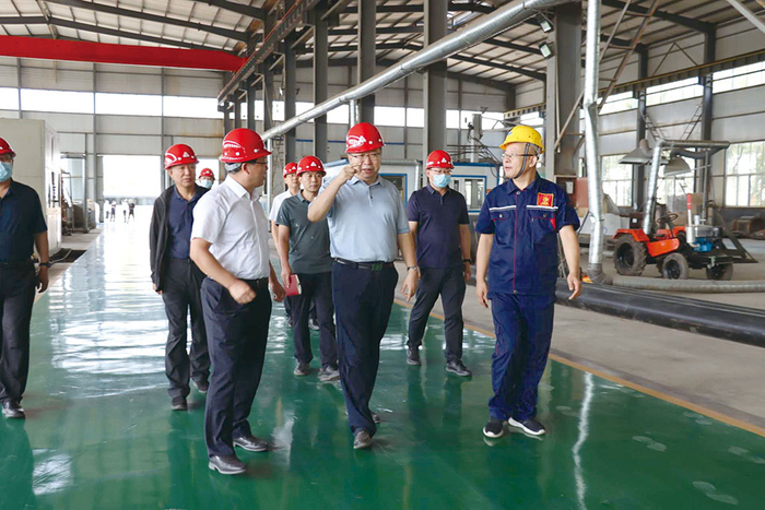 沧州市和盐山县领导到公司调研并指导工作。