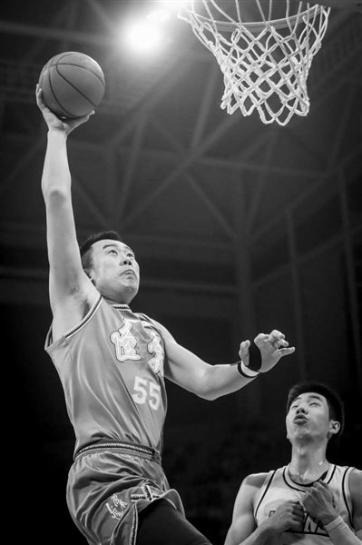 当锋利的"矛"遇上坚硬的"盾"|广东男篮|亚当斯|辽宁男篮_新浪新闻