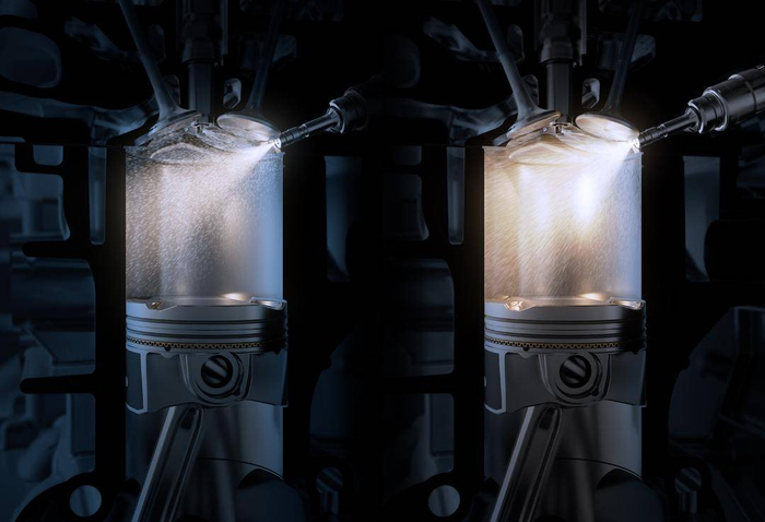 喷口对比图：500bar的超高压燃油喷射（右）