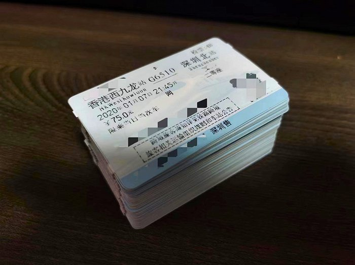 往返深港的高铁票 受访者供图