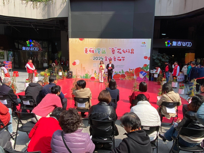 第二届金山番茄节3月16日在西郊百联拉开帷幕，这是金山番茄节首次走出郊区、跨进市区。本文图片均为 澎湃新闻记者 俞凯 摄