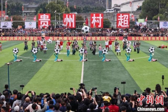 3月16日，杂技歌舞秀《侗感村超》。中新网记者 瞿宏伦 摄