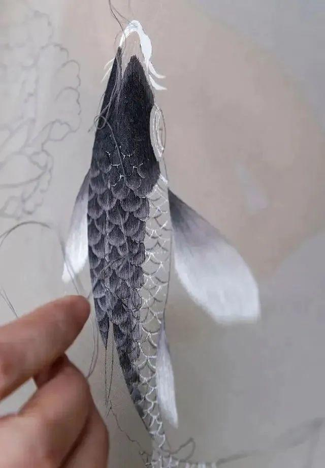 ▲天府蜀绣艺术馆内，刺绣细微如发 摄影：张直