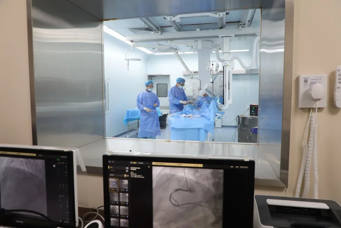 导管室进行0射线介入手术