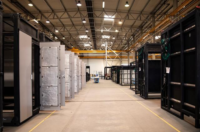 这是3月18日在匈牙利比奥托尔巴吉拍摄的蔚来能源欧洲工厂内部。新华社记者 张帆 摄