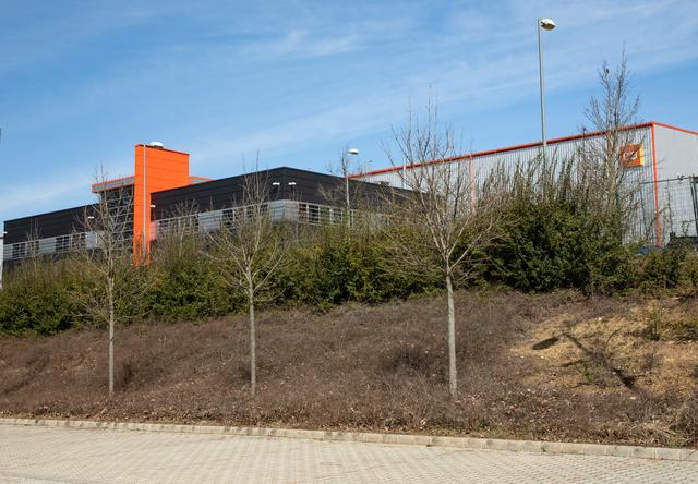 这是3月18日在匈牙利比奥托尔巴吉拍摄的蔚来能源欧洲工厂外景。新华社记者 张帆 摄