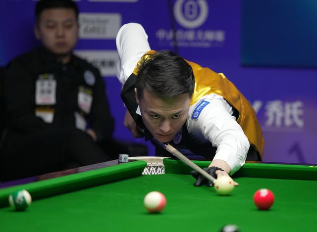 3月18日，中国选手代勇在国内组第一阶段比赛中，他13比8战胜孔维立。新华社记者 杨世尧 摄