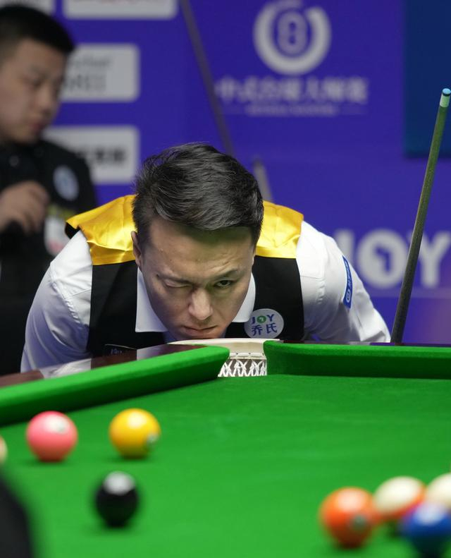 3月18日，中国选手代勇在国内组第一阶段比赛中，他13比8战胜孔维立。新华社记者 杨世尧 摄