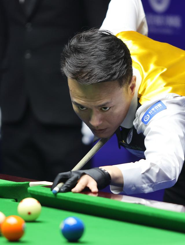 3月18日，中国选手代勇在国内组第一阶段比赛中，他13比8战胜孔维立。新华社记者 杨世尧 摄