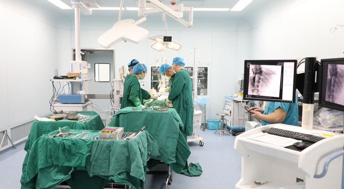 上海专家南区开展先天性脊柱侧弯矫形手术