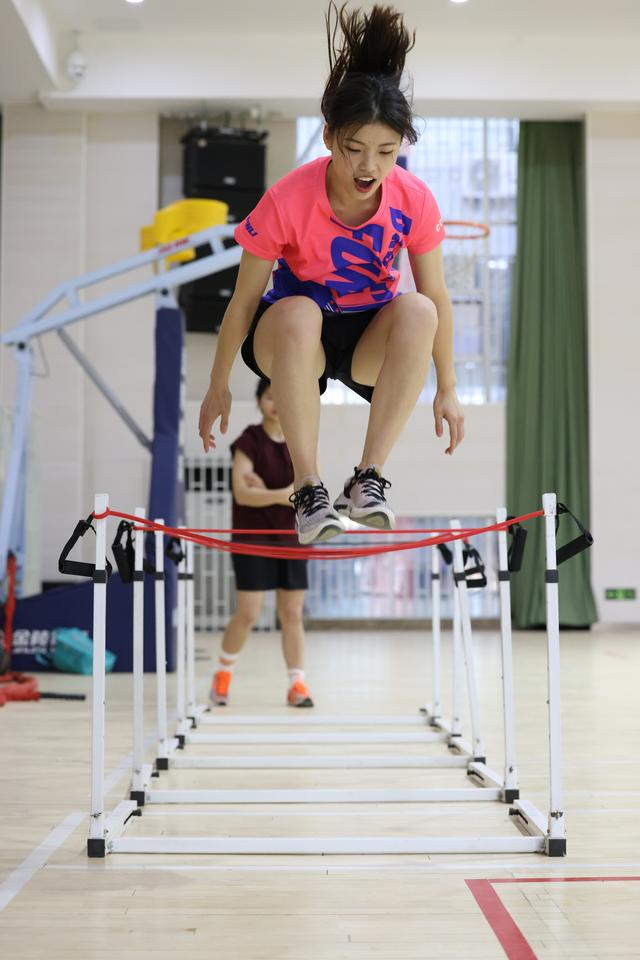 至今，杜婷婷仍保持着每天坚持训练的习惯。  受访者供图