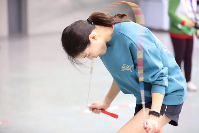 初中时，因为怕影响学业，父母曾反对杜婷婷继续练跳绳，但她没想过要放弃。  受访者供图