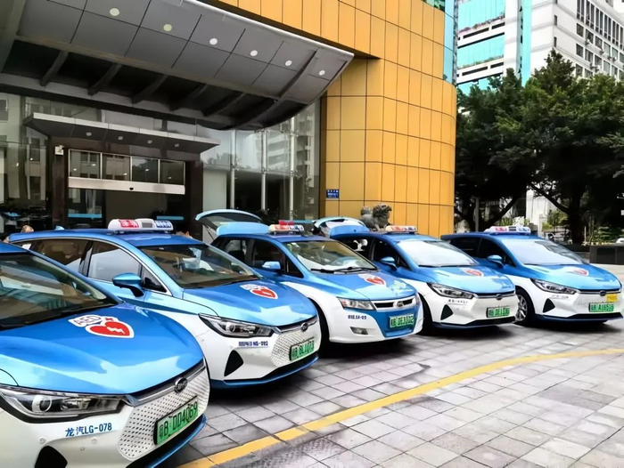 配有AED的出租车。